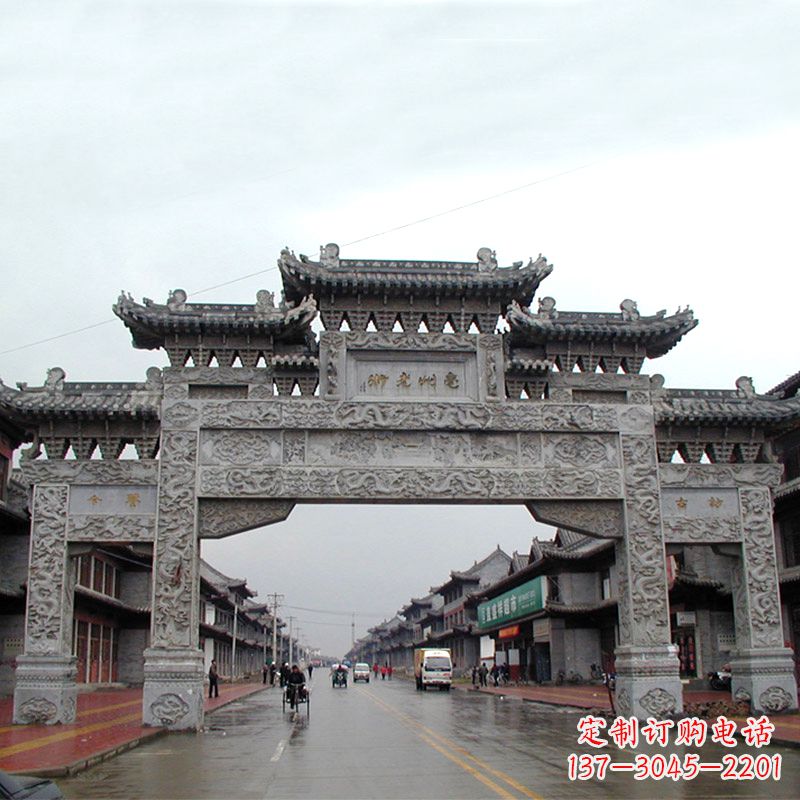 常州城市街道上的历史风貌——仿古石牌楼
