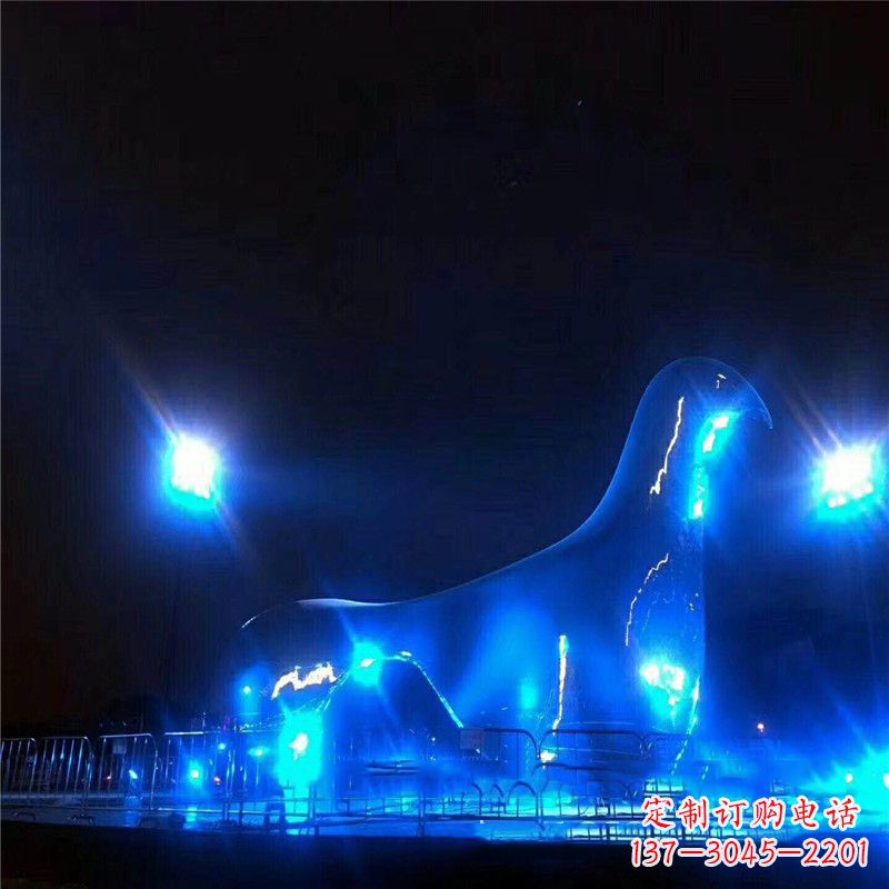 常州鸽子雕塑彰显夜景灯光之美