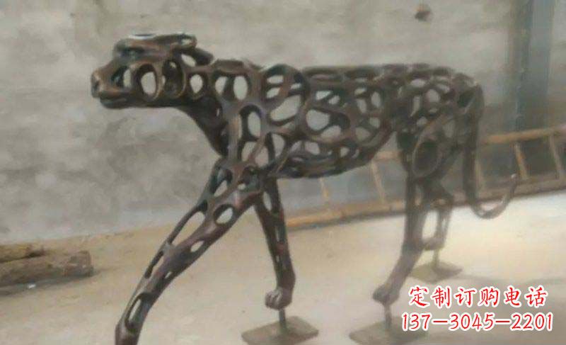 常州珍贵的豹雕塑——金钱豹公园的标志