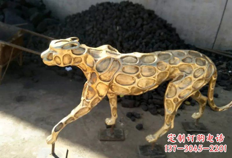 常州青铜豹雕塑象征着非凡力量与威严