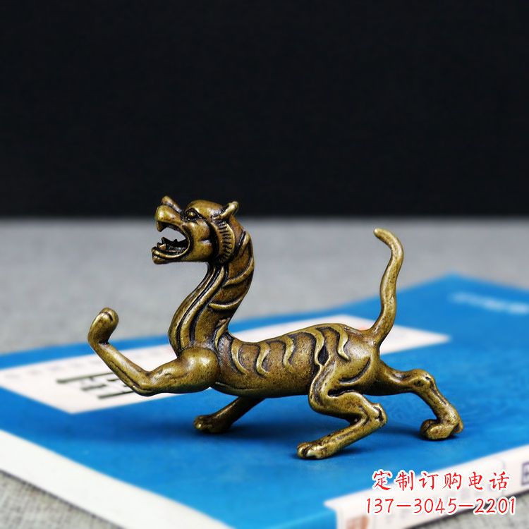 常州金色纯铜铸造的白虎雕塑