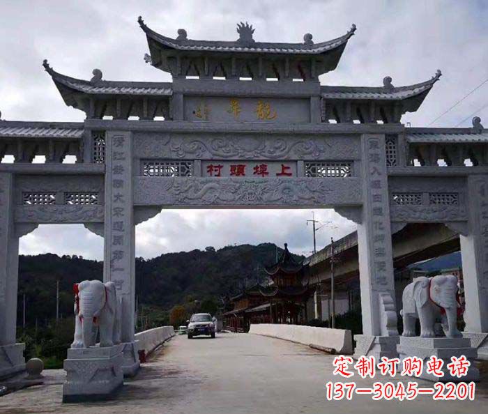 常州村庄三门五楼石雕牌坊