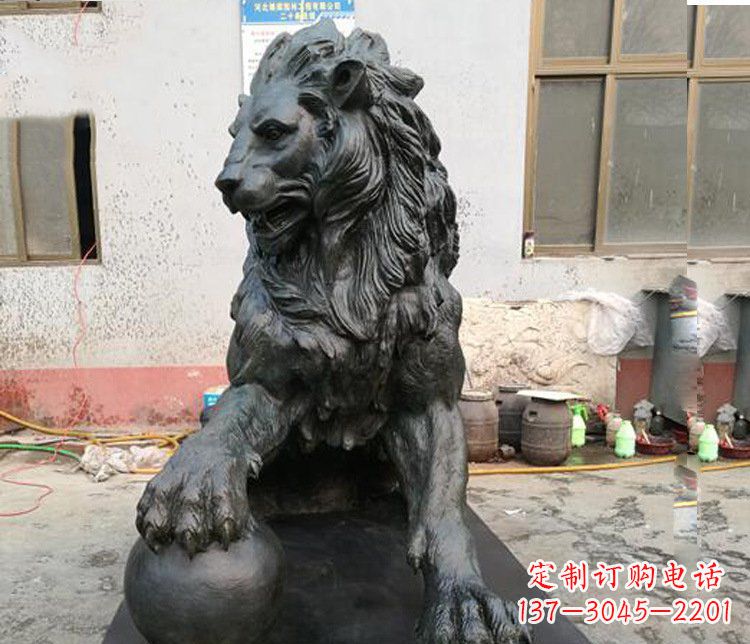 常州高质量西方踩球狮子铜雕塑