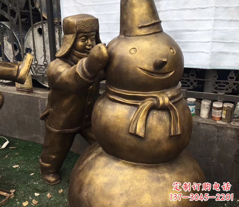 常州戴帽子堆雪人的儿童铜雕