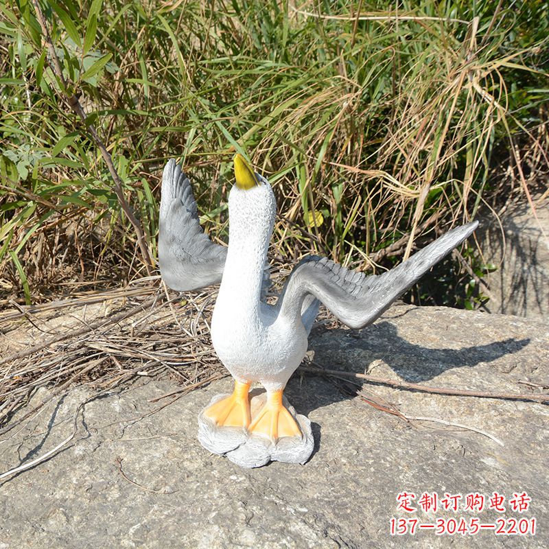 常州祈求和平的雕塑少女