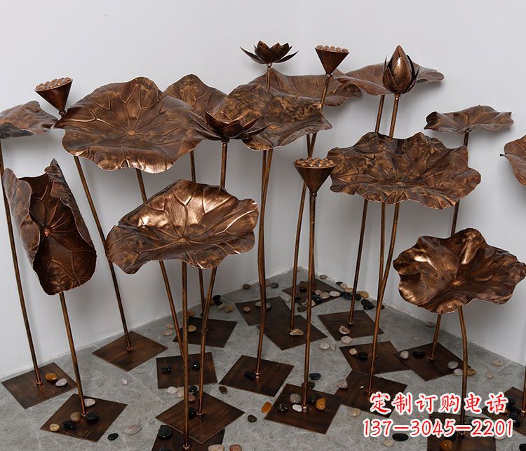 常州锻铜荷花景观雕塑