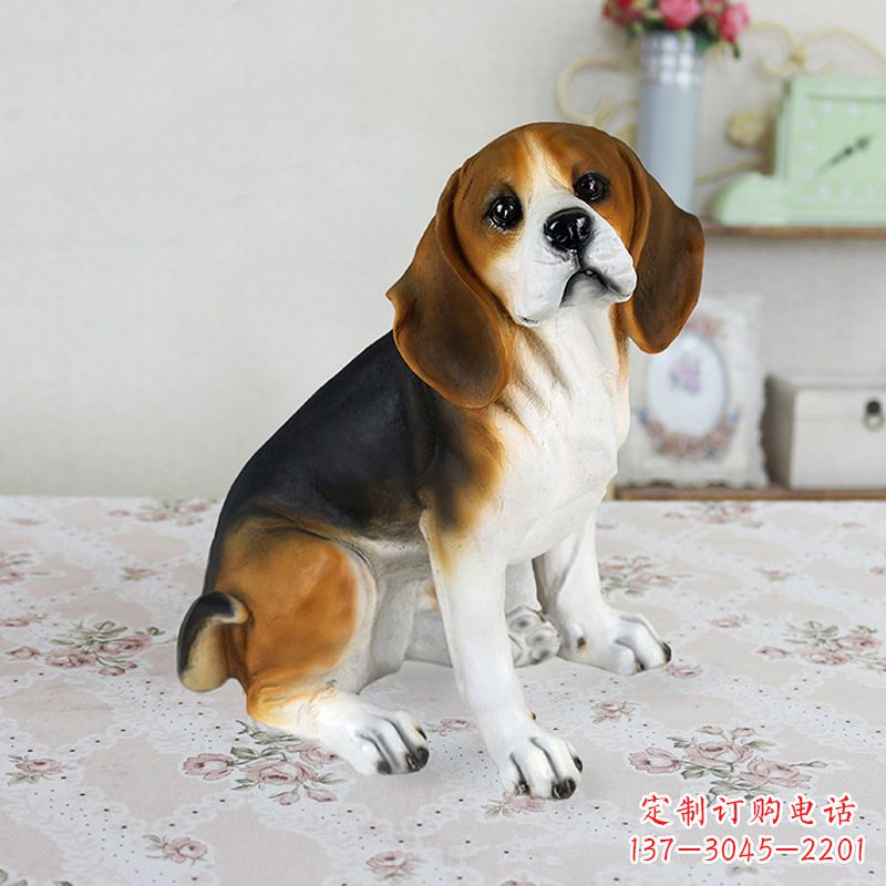 常州蹲姿仿真比格犬树脂工艺品，别墅家居装饰玻璃钢小狗雕塑