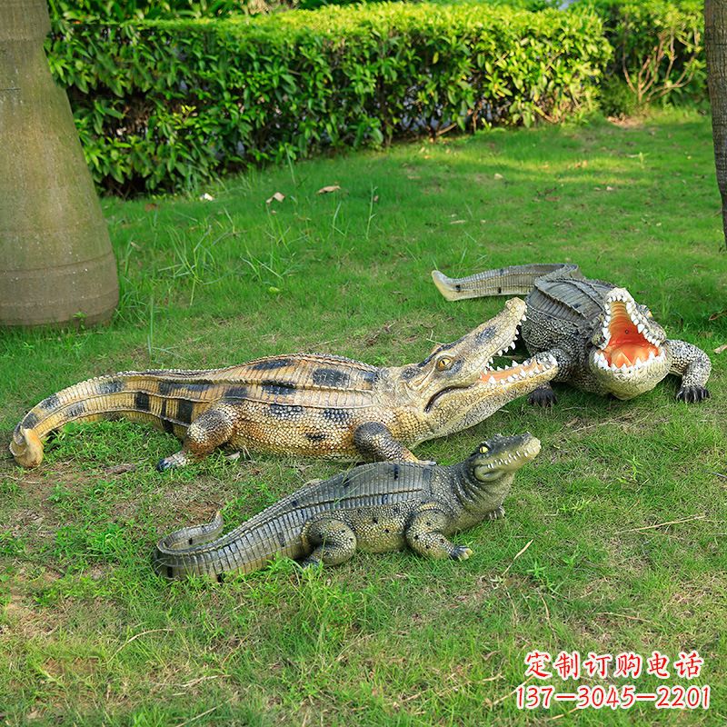常州鳄鱼雕塑摆件玻璃钢公园园林草坪动物雕塑