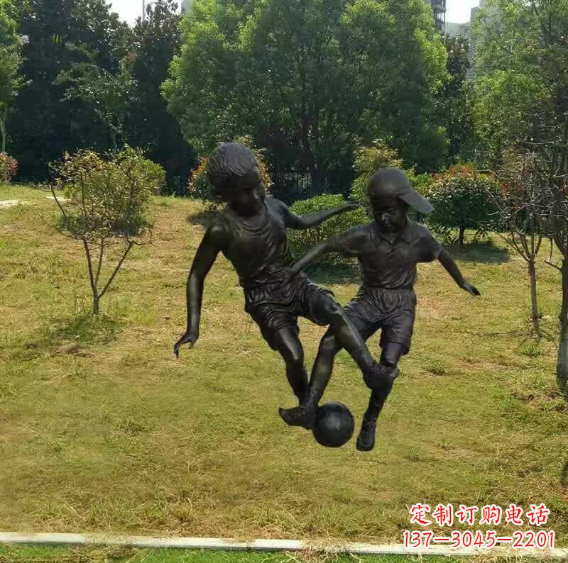 常州儿童踢足球铜雕塑