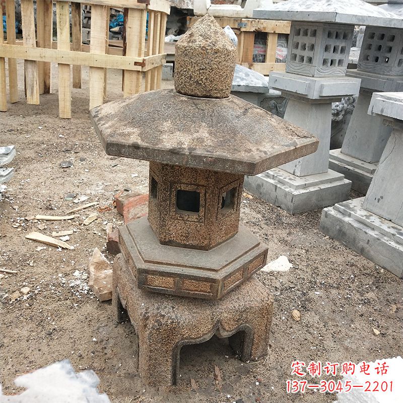 常州古雅时尚仿古石灯笼雕塑