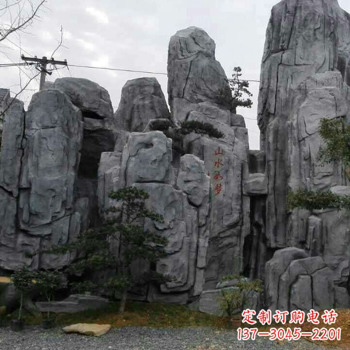 常州GRC塑石假山雕塑--营造一片芳草如茵的大自然风景