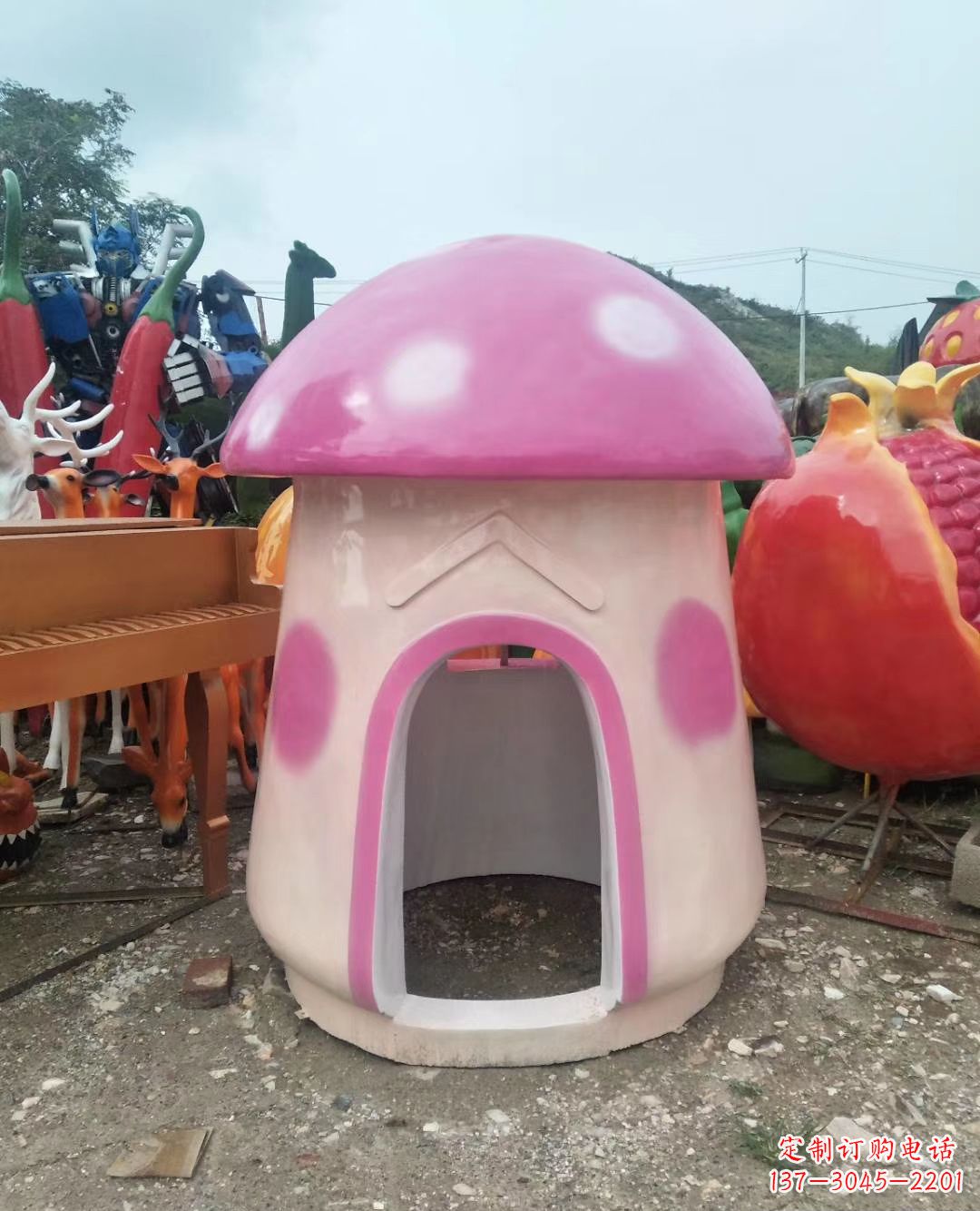 常州精致彩绘蘑菇屋雕塑