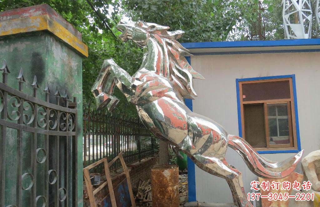 常州优雅凌厉的不锈钢奔跑马雕塑