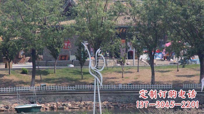 常州融合瑞雪灵羽，灵灯晶莹不锈钢仙鹤雕塑
