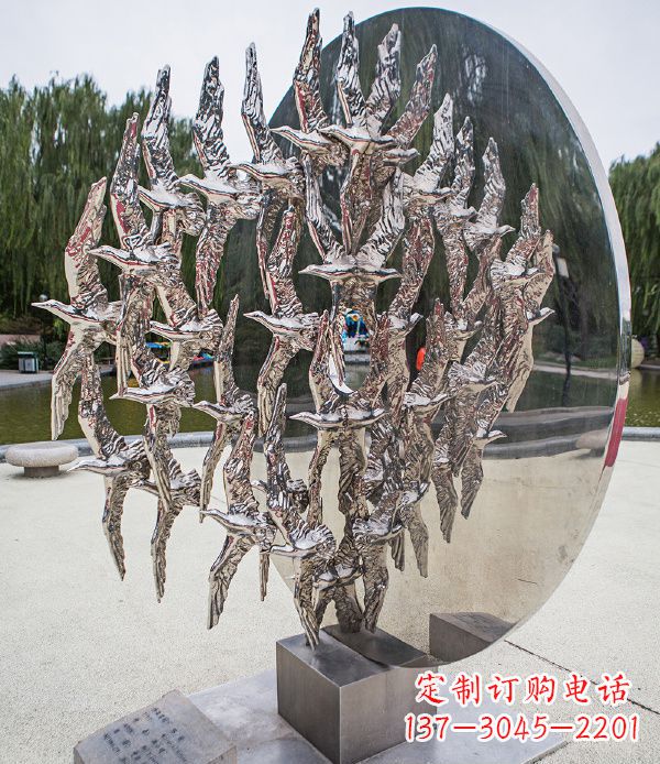 常州欣赏鸽子轻盈的美丽——不锈钢动物鸽子雕塑