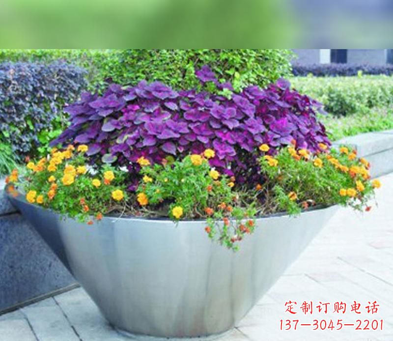 常州中领雕塑精致无比的花盆雕塑