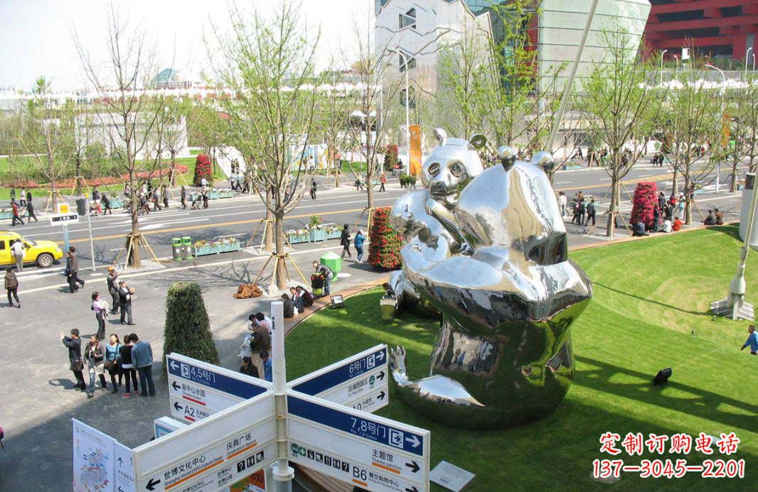 常州镜面不锈钢熊猫大型雕塑