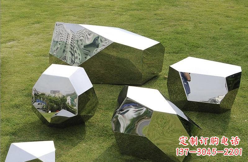 常州精美不锈钢鹅卵石几何雕塑