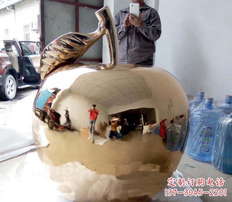 常州精美的不锈钢镜面苹果雕塑