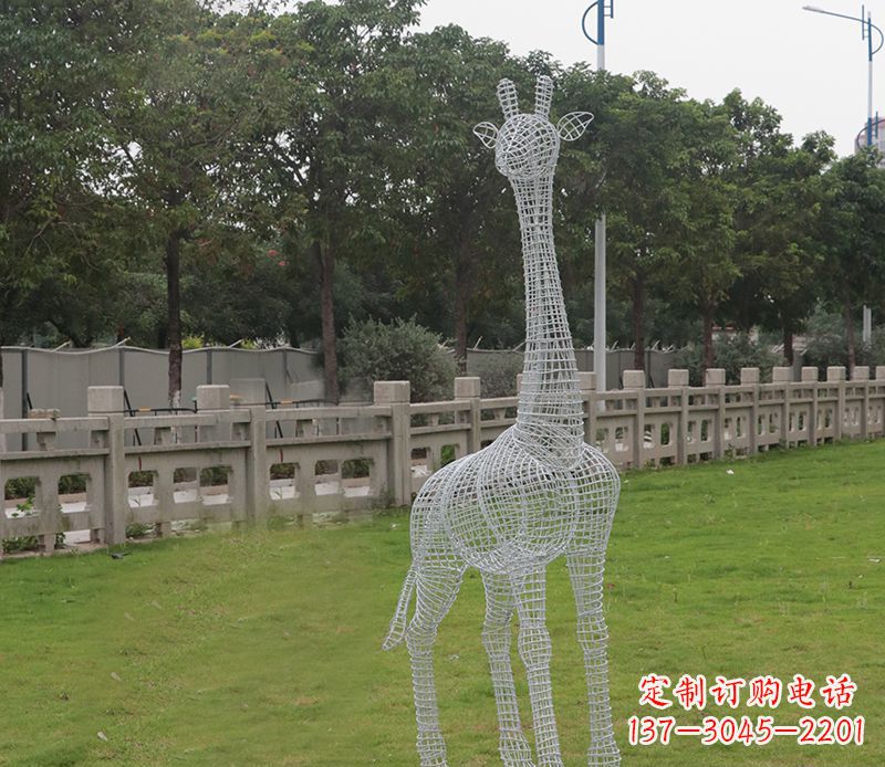 常州浪漫活力·不锈钢镂空长颈鹿雕塑