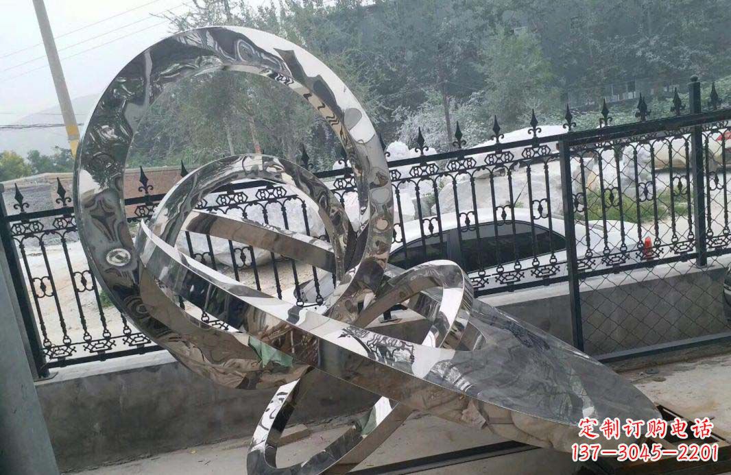 常州宁静湖畔,圆环景观雕塑助公园璀璨