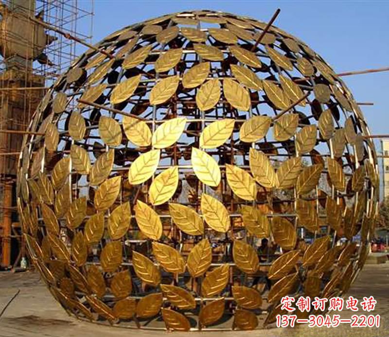 常州不锈钢树叶镂空球景观雕塑