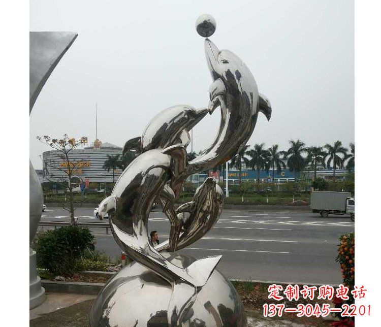 常州海豚雕塑多功能不锈钢跳跃玩球