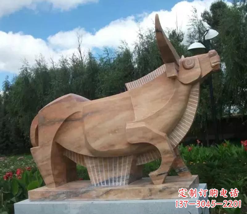常州公园抽象动物牛石雕