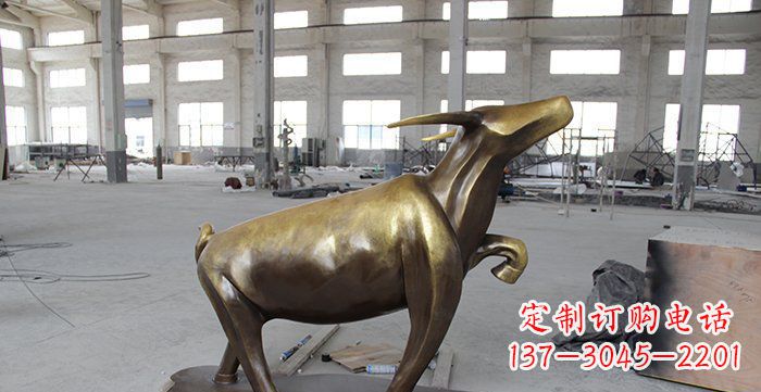 常州铜制华丽小牛动物雕塑