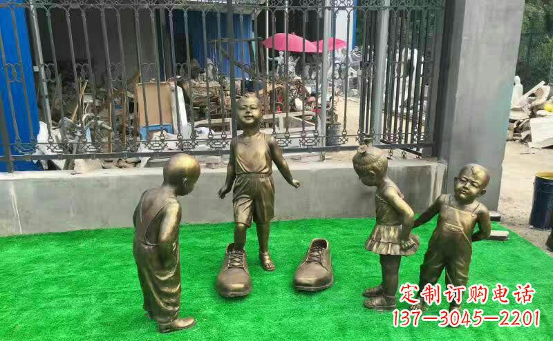 常州公园穿大鞋的儿童铜雕