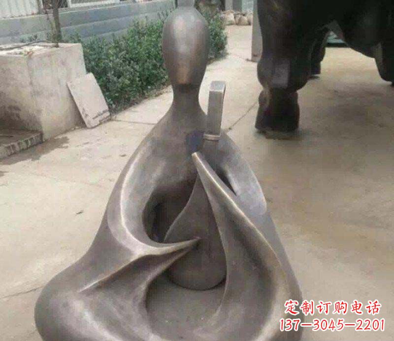 常州抽象景观弹琵琶铜雕