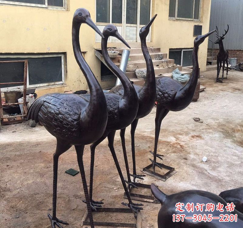 常州雕刻精致灵动的丹顶鹤铜雕