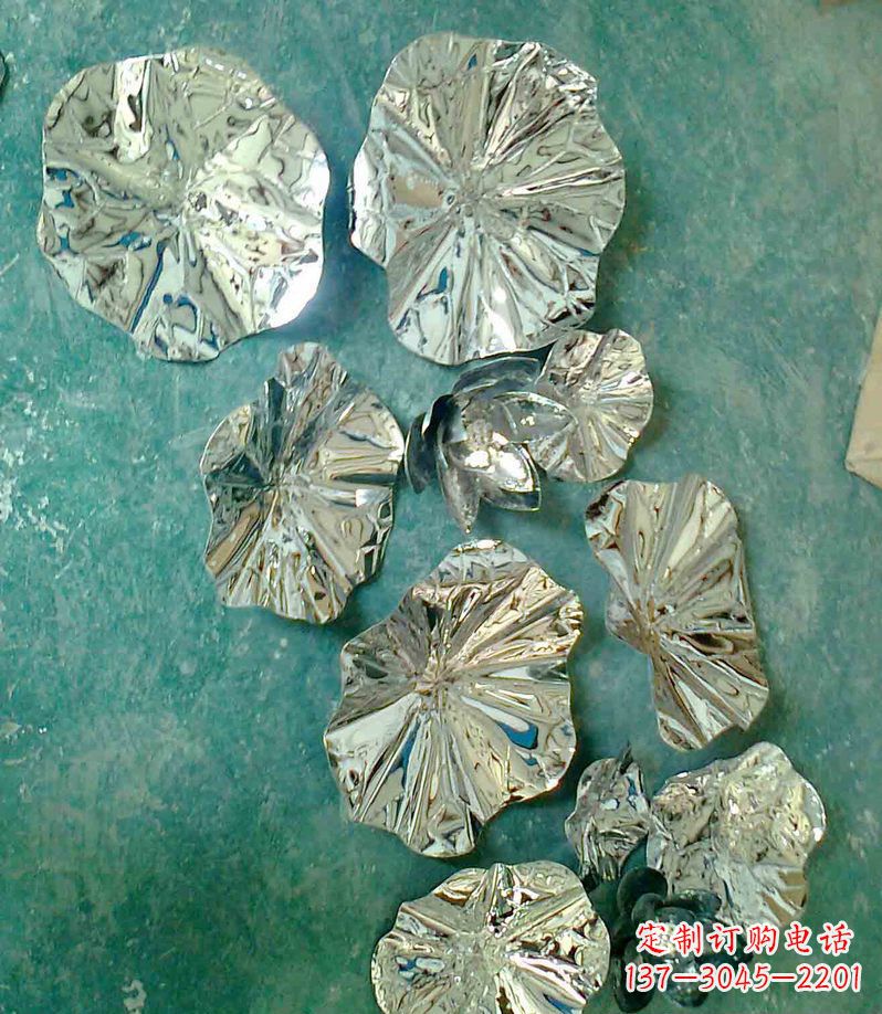 常州精致锻铜荷叶造型雕塑