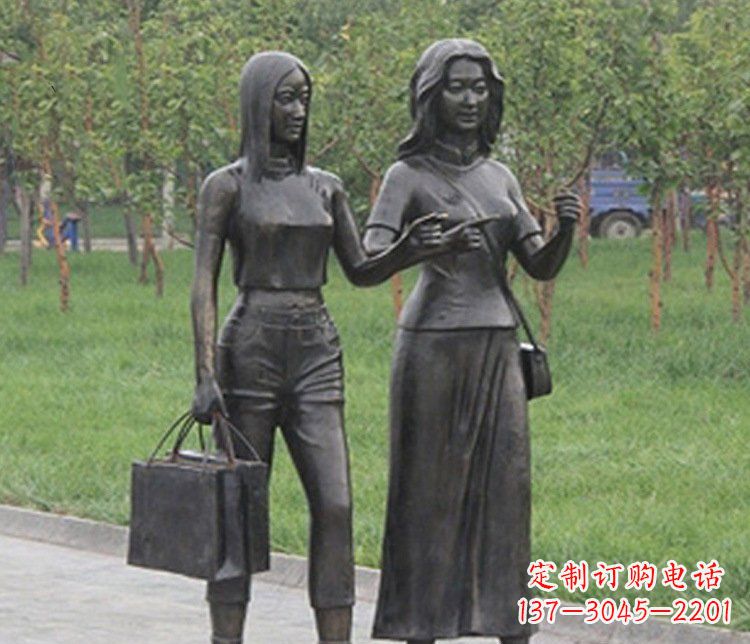 常州艺术精品铜雕——公园逛街女性人物铜雕塑