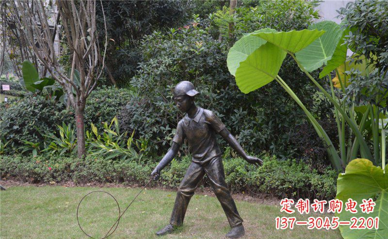 常州公园滚铁环的小男孩人物铜雕