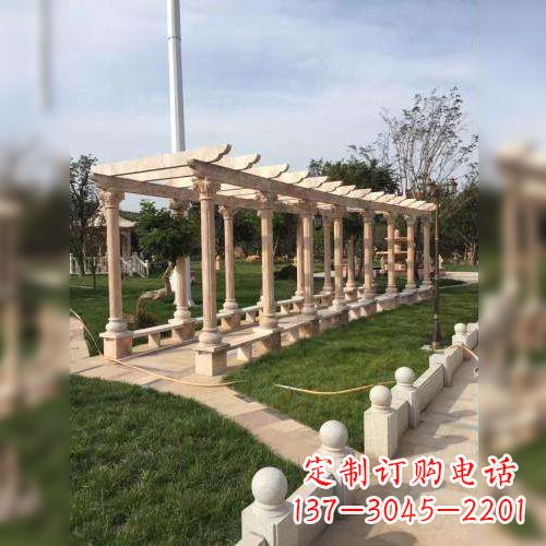 常州增添公园美景的长廊石雕