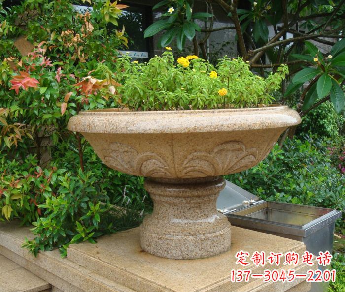 常州雕塑花盆,精雕细琢