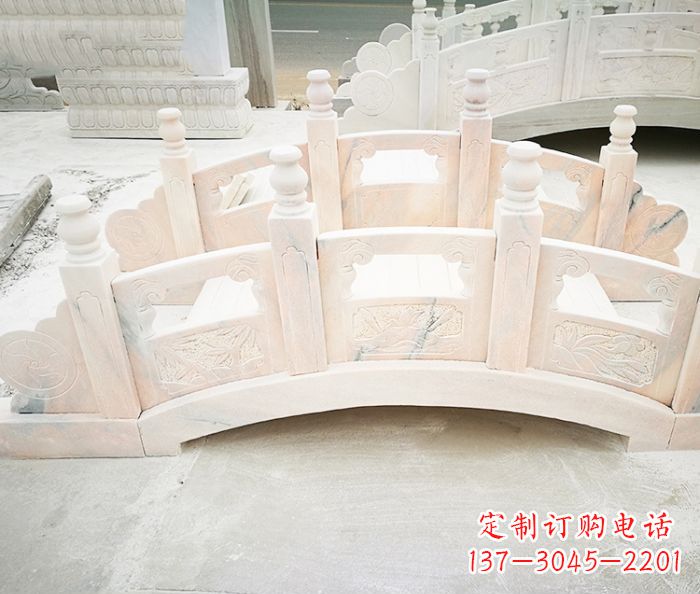 常州红石拱桥雕塑——浪漫交织,美景永相伴