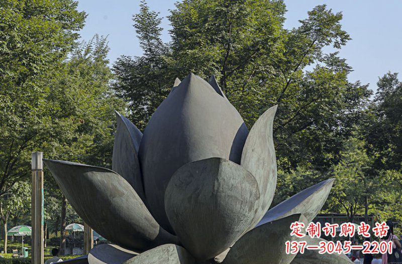 常州公园莲花景观铜雕