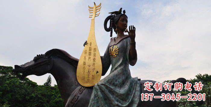常州传统风情,精美古典的琵琶女铜雕