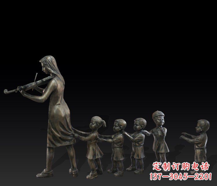 常州传统风格老鹰捉小鸡铜雕