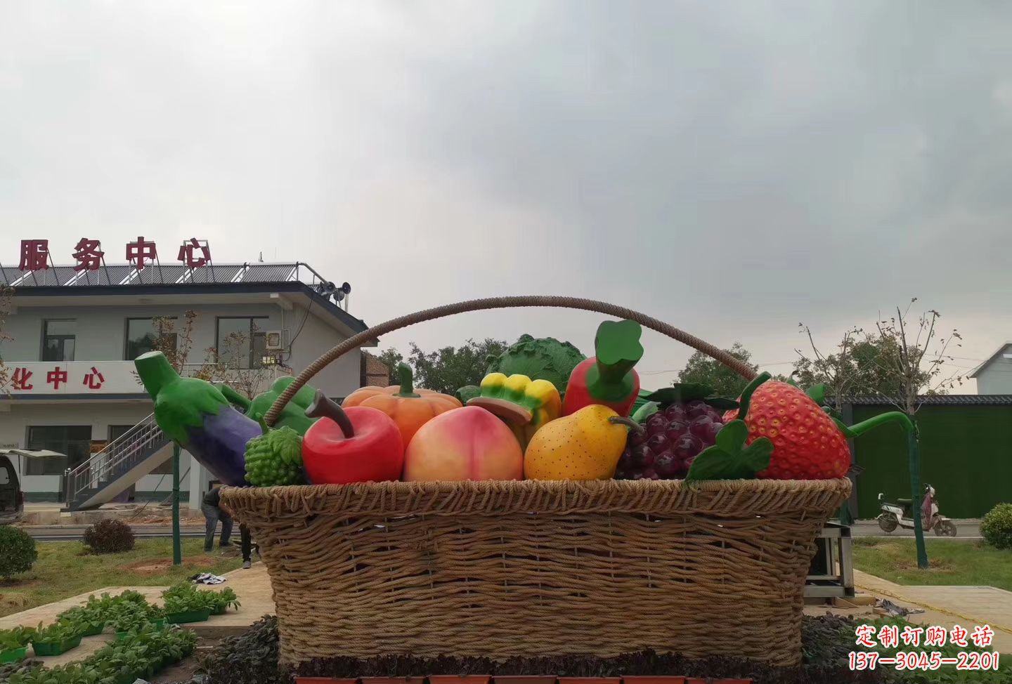 常州玻璃钢仿真水果篮雕塑
