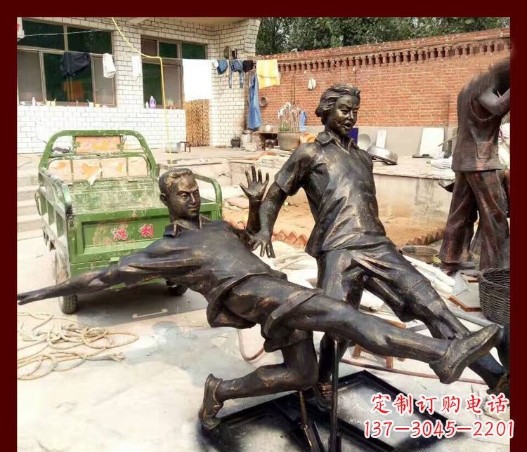 常州足球迷必备,象征性的足球雕塑