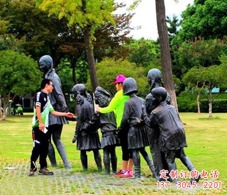 常州铜质老鹰抓小鸡雕塑