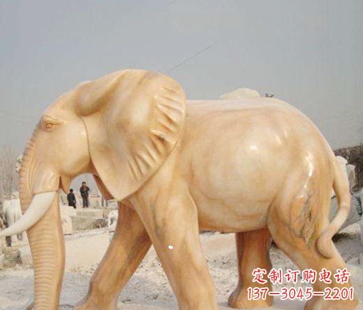 常州公园晚霞红大象雕塑