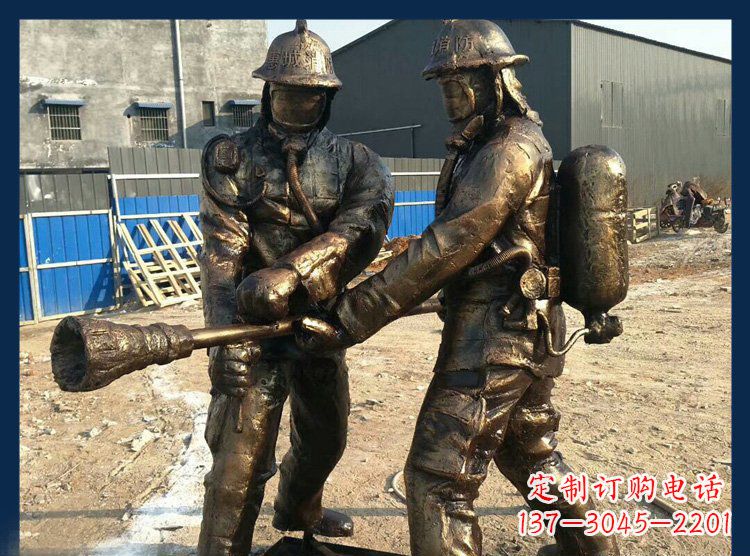 常州以消防员为原型的铜雕塑