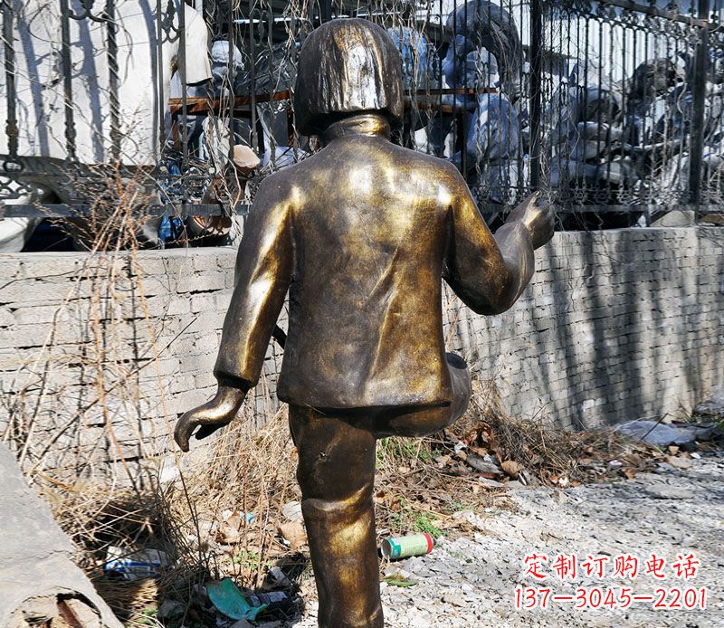 常州纯正艺术——公园小女孩踢毽子铜雕