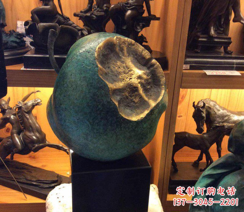 常州铜质可爱苹果雕塑