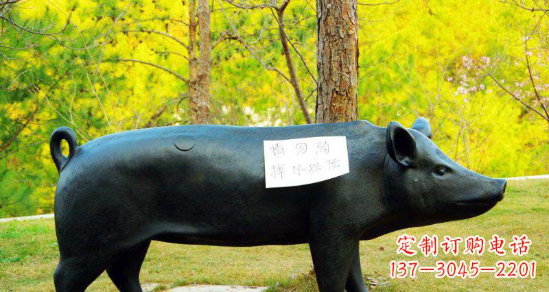 常州优雅活泼的公园猪铜雕