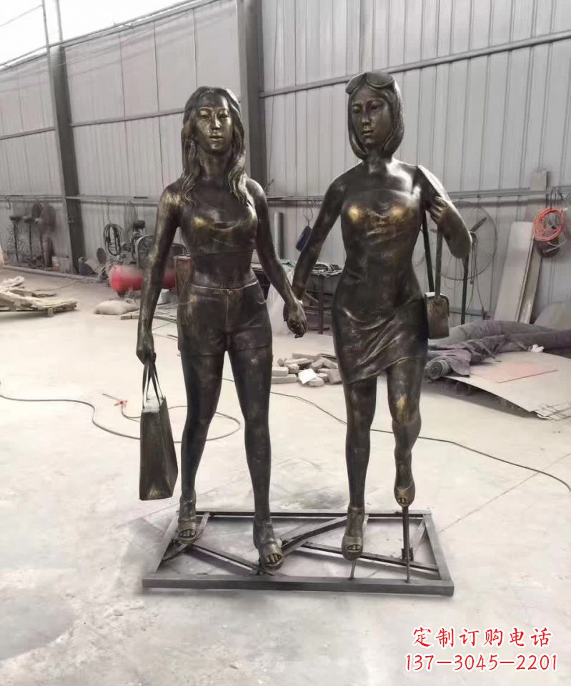 常州铜雕女人唤醒美好回忆